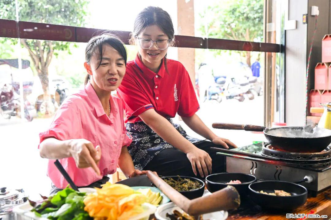 全网追的“扁担女孩”，找了一份暑假工，时薪12元 - 崇左生活资讯 - 崇左28生活网 chongzuo.28life.net